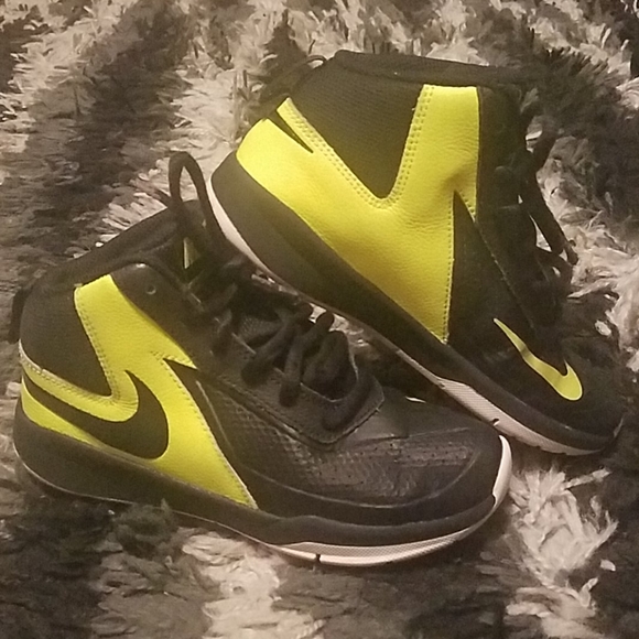 Boys Nike Sneakers - Picture 1 of 10